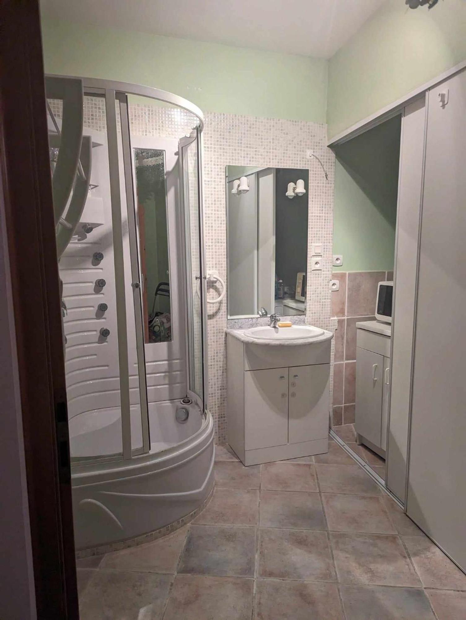 Chambre Climatisee Avec Espaces Privatifs Dont Salle De Bain Et Wc La Liviniere Экстерьер фото